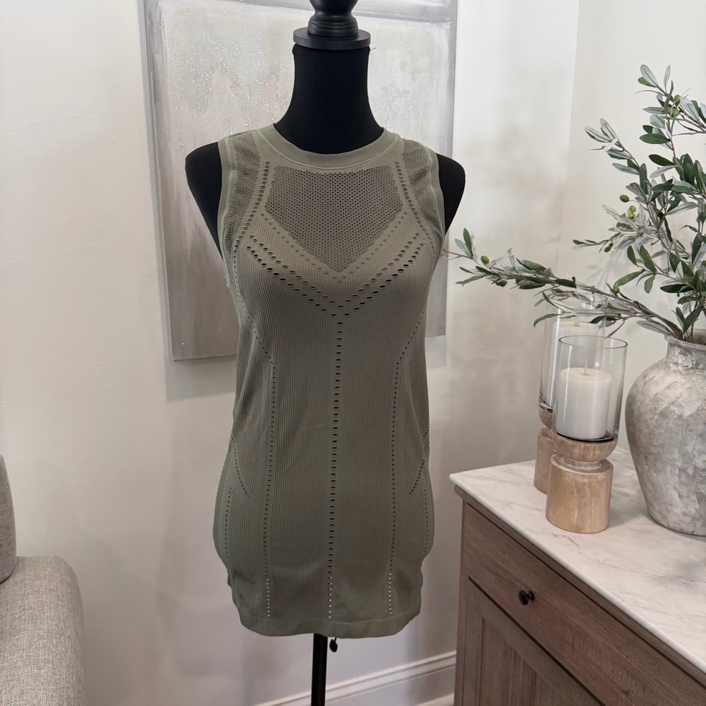 Athleta Oxygen Tank Top in Laurel Olive Green Size L